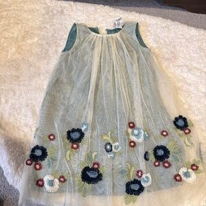 Tea- girls size  4 dress with beautiful embroidery and TULLE overlay
